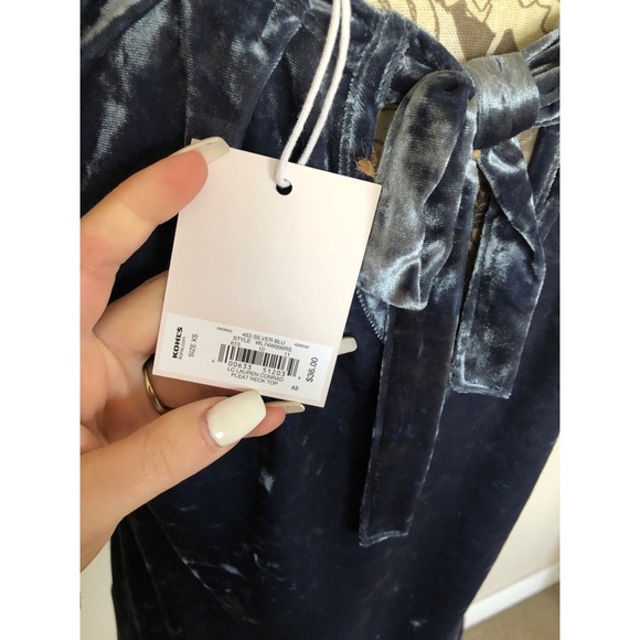 NWT velvet pleat neck top - Picture 4 of 4